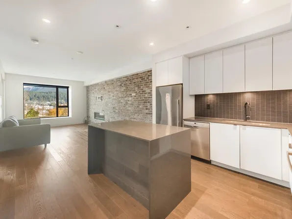 83 Moody St #406, Pt Moody, BC V3H 2P5