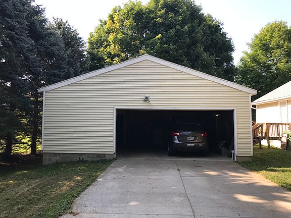2nd image of 1192 Eastwood Ave