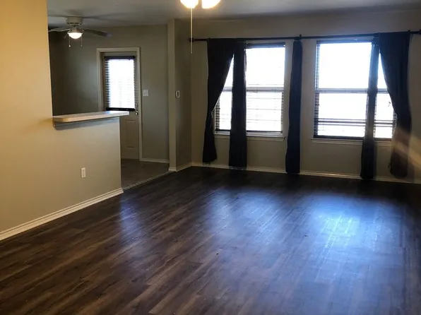 317 Clydesdale Ln, Victoria, TX 77904
