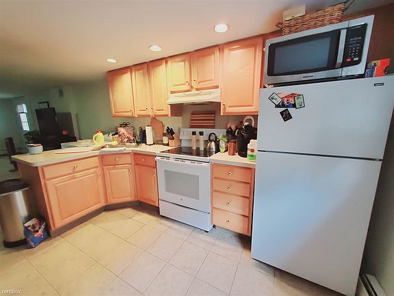 2nd image of 596 Fairfield Ave