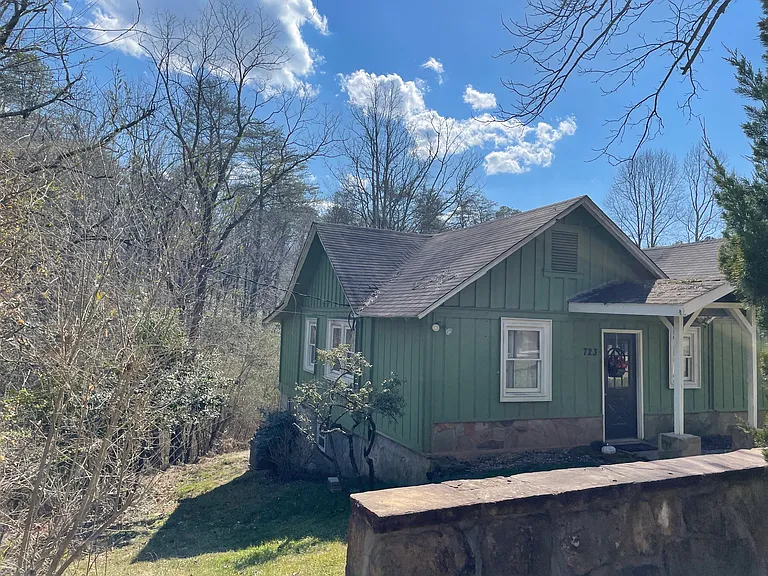 723 Bridge Creek Rd — Photo 2