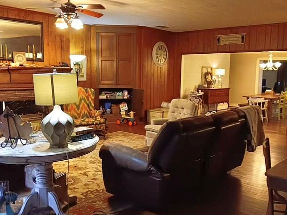 3rd image of 213 Lakeview Dr