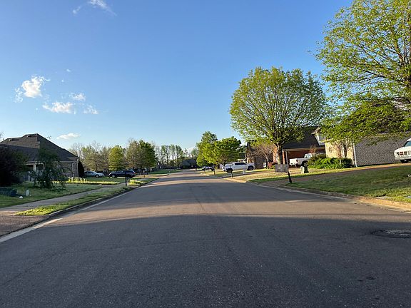 4th image of 3401 Champion Hills Dr