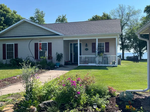 49 Lake Flats Dr, Chazy, NY 12921