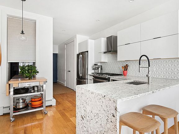 2nd image of 246 Sumpter St APT 1B
