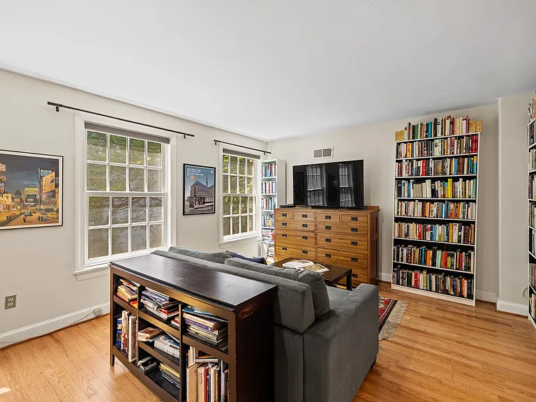2426 I St NW — Photo 4