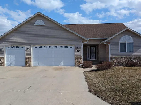 1327 Sherwood St SE, Hutchinson, MN 55350