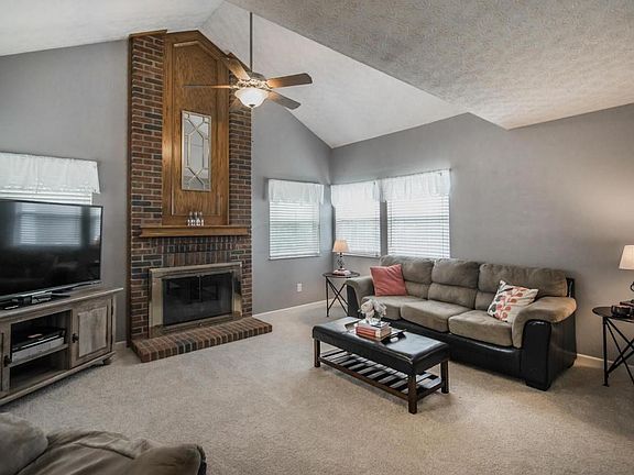 3rd image of 290 Hampton Park N
