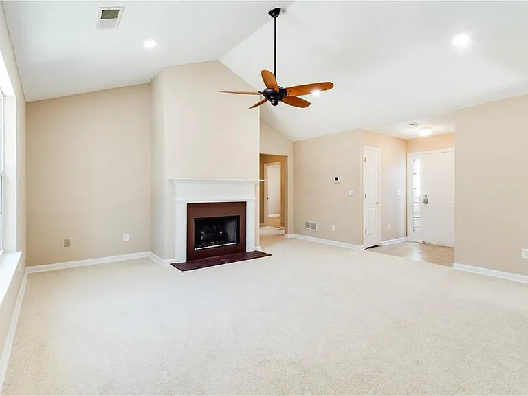 4209 Zephyrhills Dr NW — Photo 6
