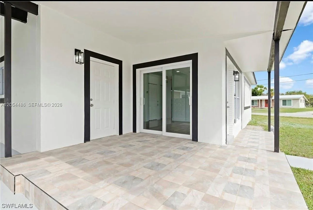 3 bed, 1.0 bath, $1,900 — Photo 3