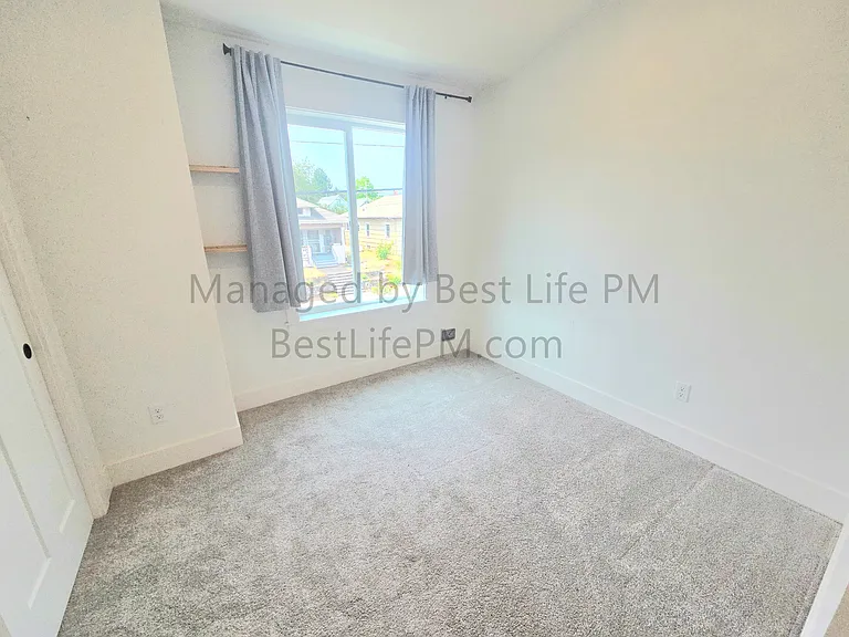 310 NE 58th Ave — Photo 16