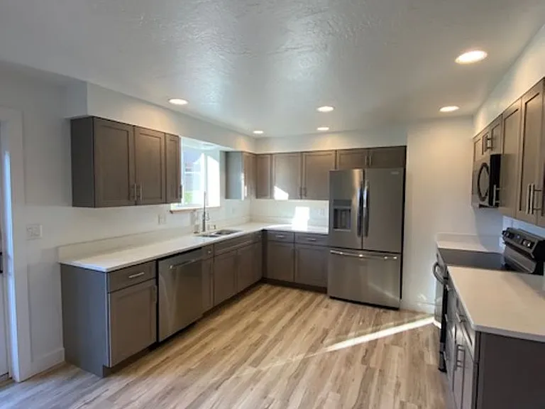 1539 S 9th St W — Photo 3
