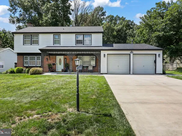 33 Glover Ln, Willingboro, NJ 08046