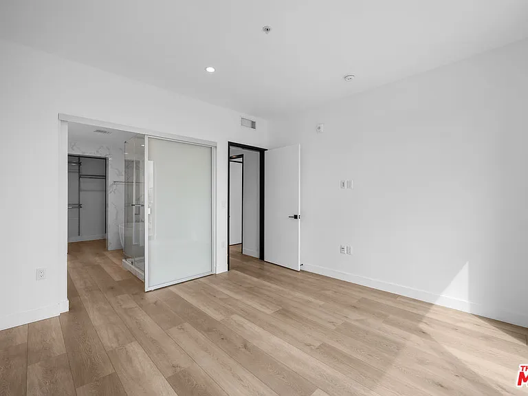957 Figueroa Ter #307 — Photo 17