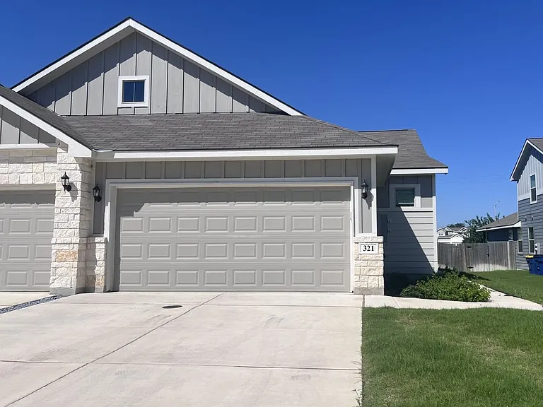 321 Caleb Ct — Photo 3