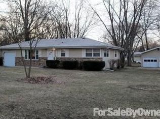 305 E Walnut St, Mt Zion, IL