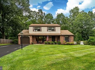 11 Brenda Ln, Audubon, PA 19403