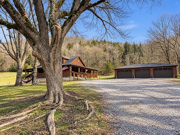 3rd image of 1528 Knob Creek Rd
