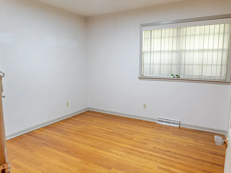 8020 Oakland Ave — Photo 13