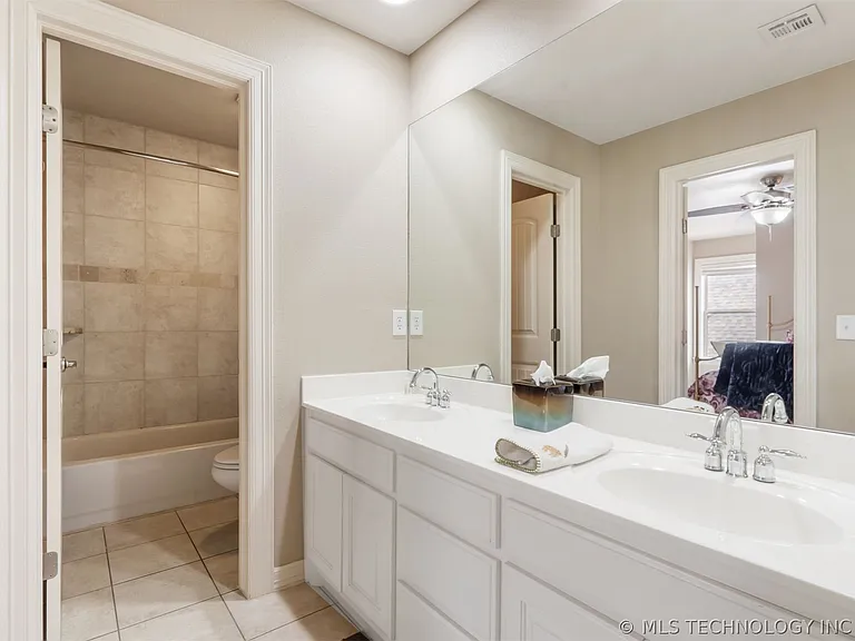 2317 E 138th St S — Photo 25