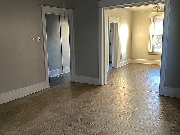 5th image of 817 W Franklin St