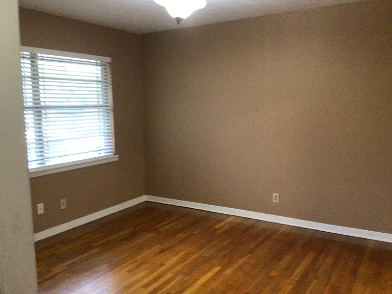 805 Schallert Dr — Photo 5