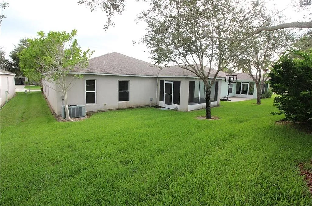 4 bed, 1982 sqft, $2,350 — Photo 3