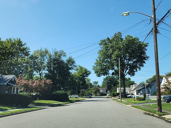 5th image of 30-27 Heywood Ave #1X