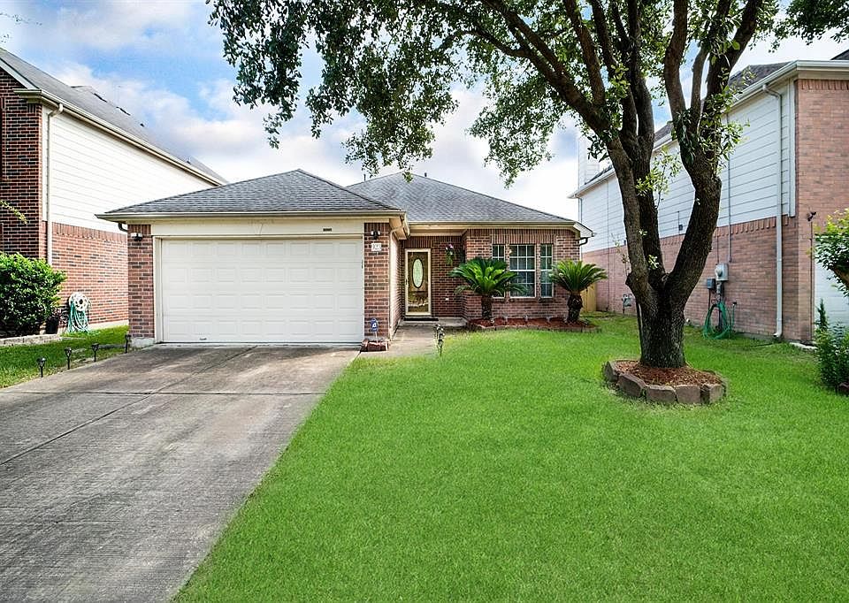 1st image of 923 Willow West Dr