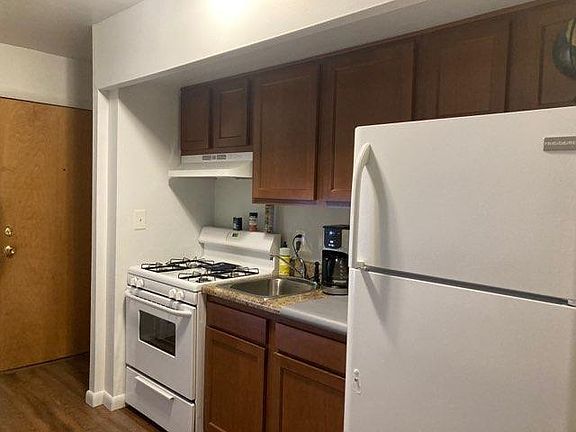 3rd image of 1561 S Congress St #15