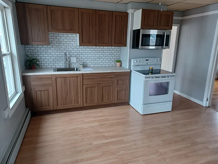 22 Chestnut St #2 — Photo 6