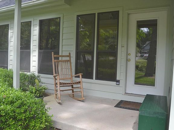 2nd image of 4570 Harriet Ln