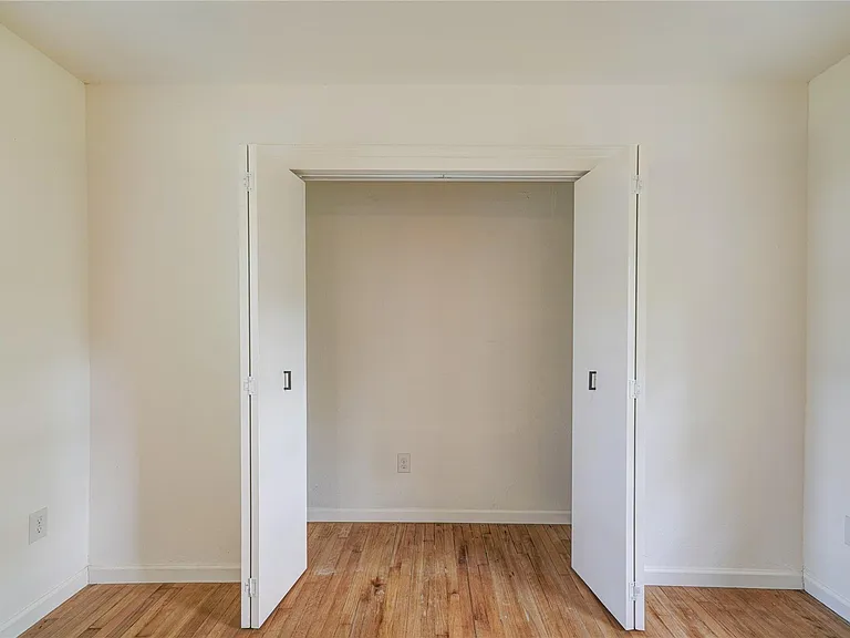 1319 Elm St — Photo 33