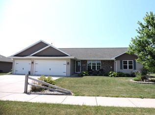 1136 Charlene Ave, Omro, WI 54963