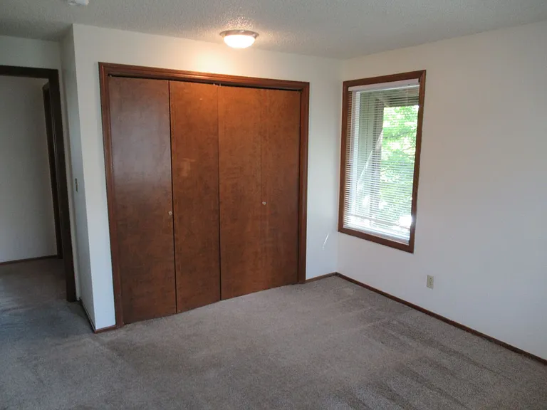 Two Bedroom Apt. w/ Washer and Dryer — Photo 12