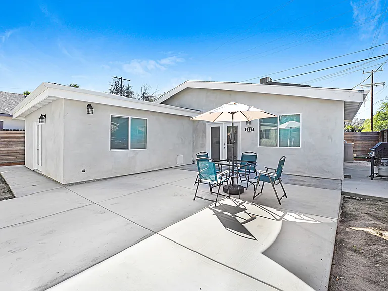 5554 Capistrano Ave — Photo 13