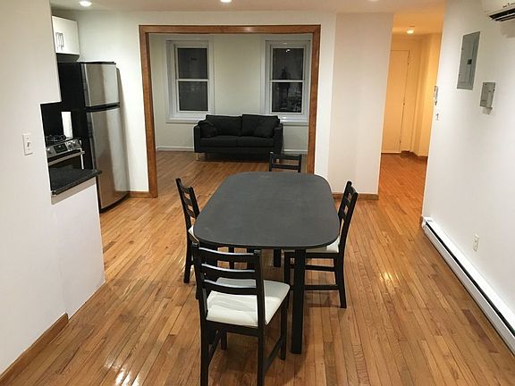 4th image of 405 Clermont Ave APT 1A
