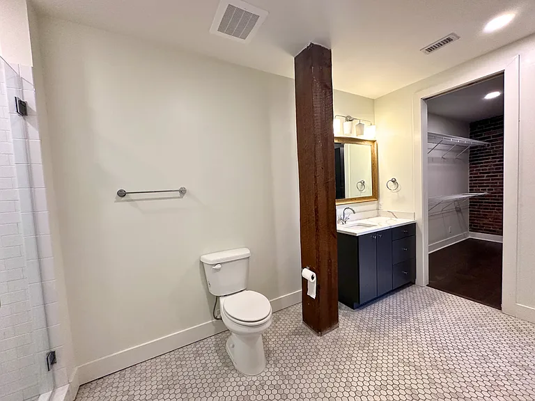 921 Dauphin St — Photo 9