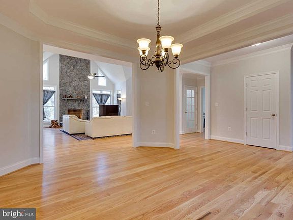 5th image of 2220 Orchid Dr