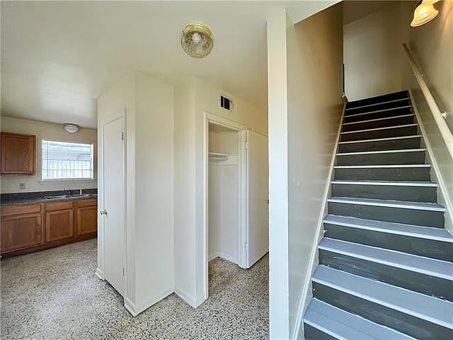583 Delmar St — Photo 3
