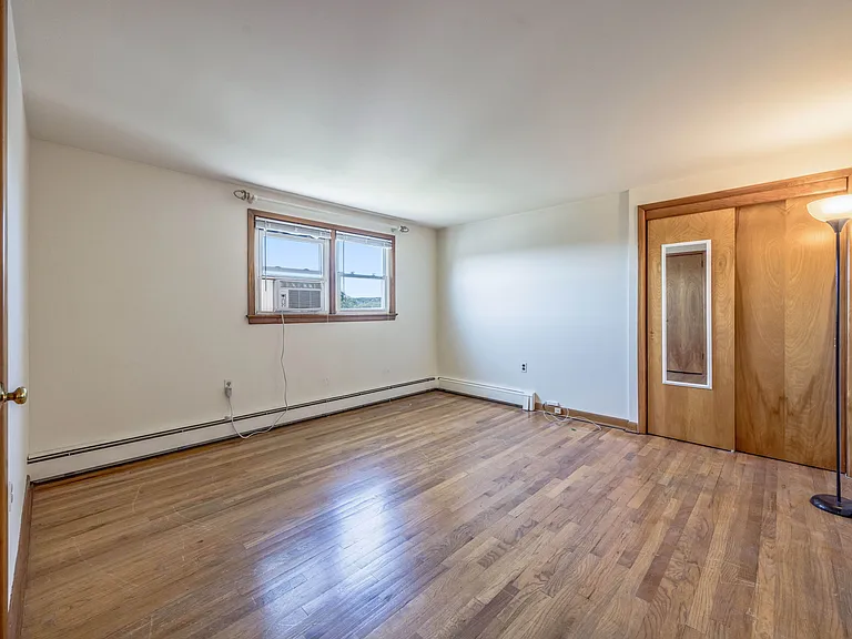 88 Maple Ave — Photo 10