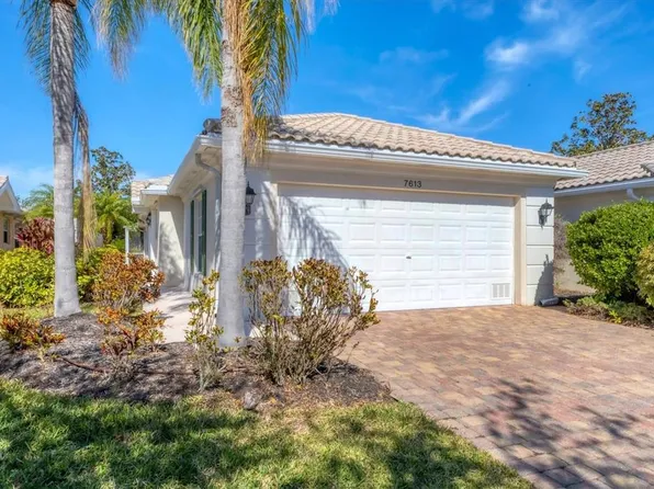 7613 Camminare Dr, Sarasota, FL 34238