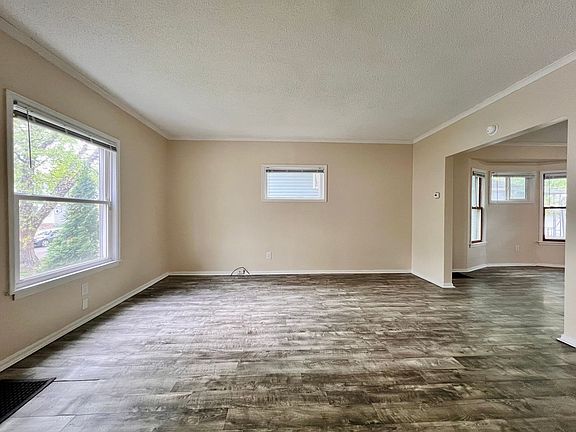 3rd image of 4129 Vermaas Ave