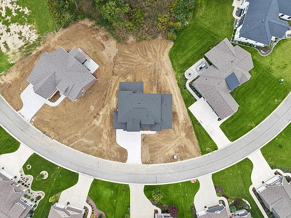 4th image of 300 W Thistle Rd