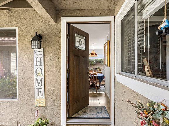 4th image of 915 E La Veta Ave