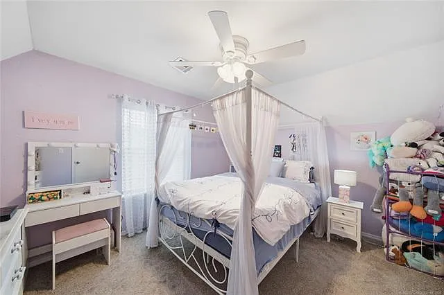 1112 W Queens Pl — Photo 14