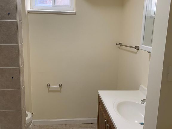 3rd image of 53 Woodruff Ave Floor 1