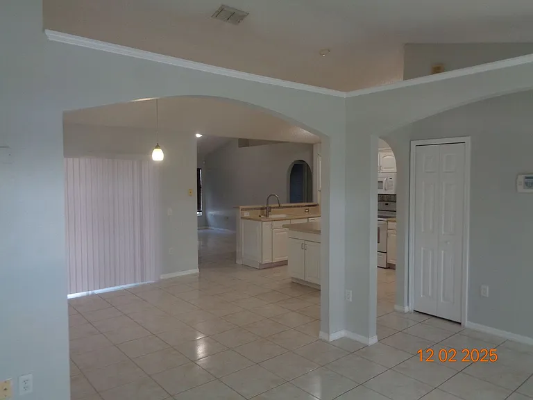 2610 Groveland Ave — Photo 9
