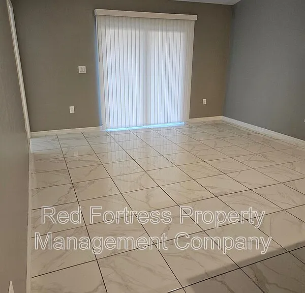 310 Gordon Ave S — Photo 3