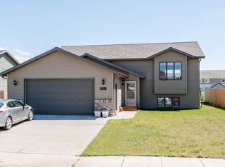1524 6th St E, Dickinson, ND 58601